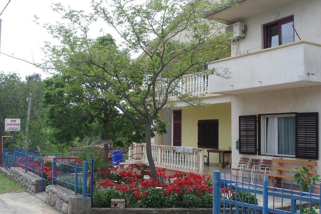 Apartments Cico Starigrad Paklenica Quarto foto