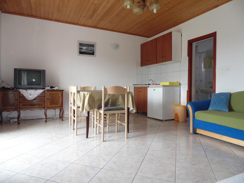 Apartments Cico Starigrad Paklenica Exterior foto